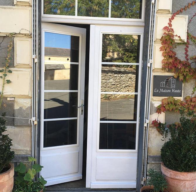 La Maison Haute Tigné Екстериор снимка